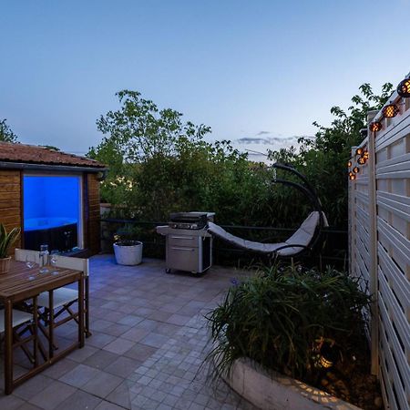 La Citadelle ~ Jacuzzi ~ Terrasse Apartment Carcassonne Exterior photo