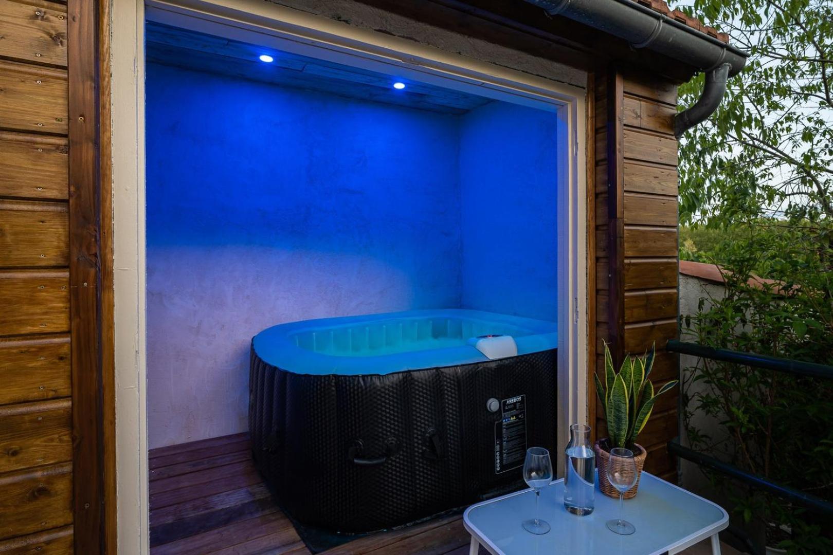 La Citadelle ~ Jacuzzi ~ Terrasse Apartment Carcassonne Exterior photo