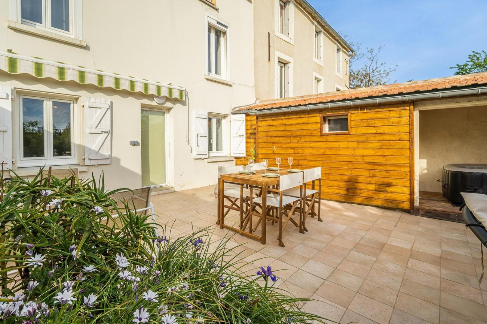 La Citadelle ~ Jacuzzi ~ Terrasse Apartment Carcassonne Exterior photo