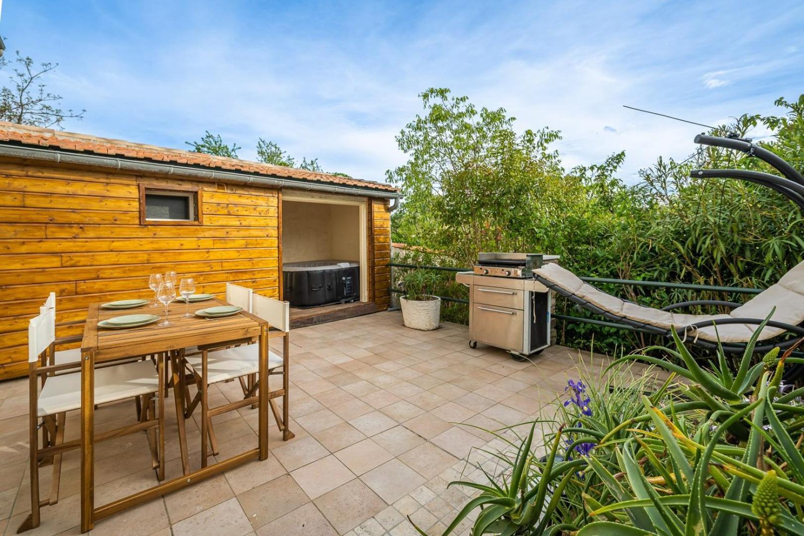 La Citadelle ~ Jacuzzi ~ Terrasse Apartment Carcassonne Exterior photo